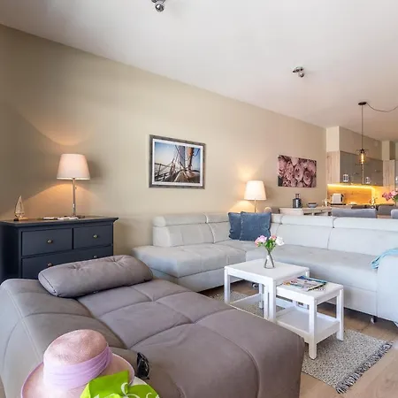 Apartment Side Luxury Steps To The Lela - Happy *