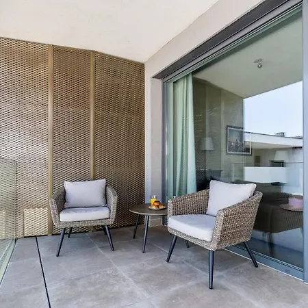 Side Luxury Steps To The Lela - Happy Apartment *